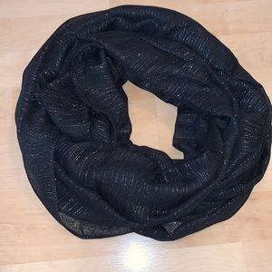 BANANA REPUBLIC black circle scarf with silver